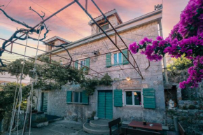 Authentic Boka house with artistic soul